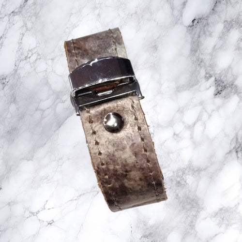 Bracelet en cuir de silure artisanal – Iphigénie Paris